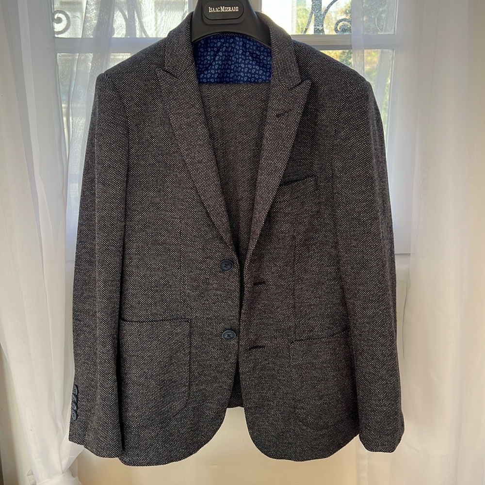 Boys Isaac Mizrahi navy blue Birdseye suit. Size 14